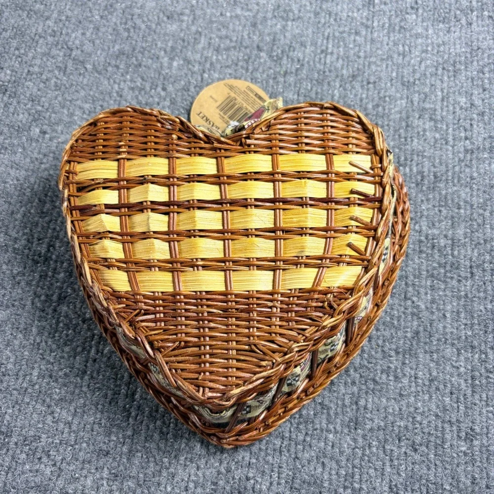 Vintage 1998 Home Styles Hermitage Pottery Heart‎ Wicker Basket Fabric Lined